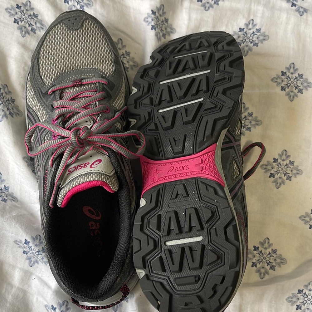 ASICS Shoes - Picture 4 of 4